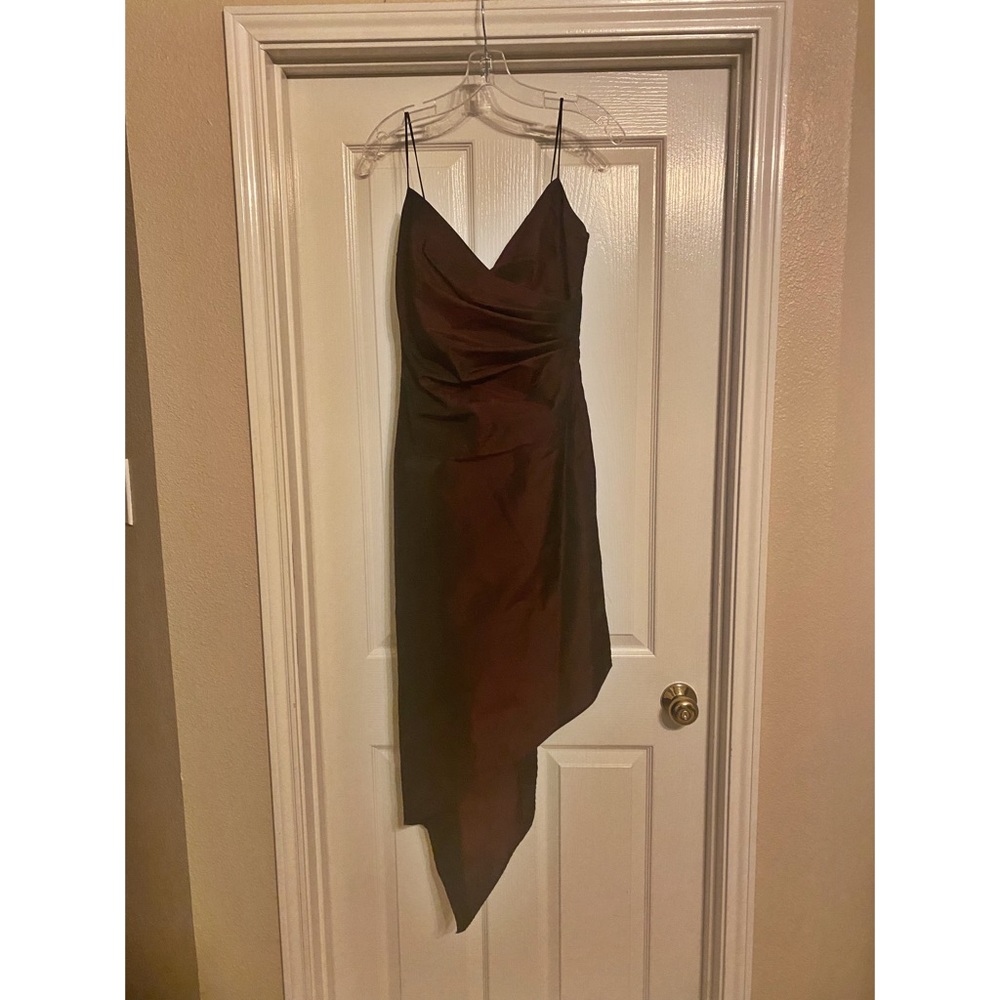 Gorgeous asymmetrical burgundy dress ✨